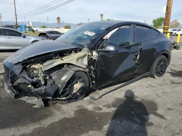 7SAYGAEE3PF805224 2023 TESLA MODEL Y - Image 1