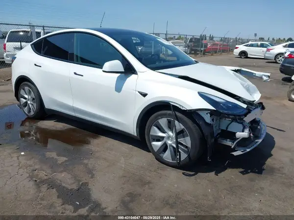 7SAYGAEE3PF826073 2023 TESLA MODEL Y - Image 1