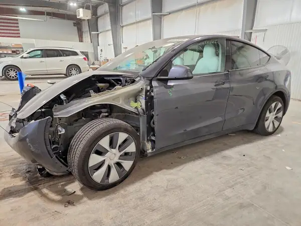 7SAYGAEE3PF840670 2023 TESLA MODEL Y - Image 1