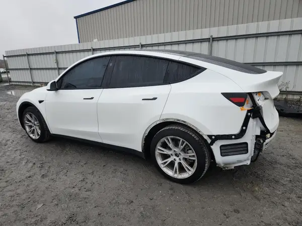 7SAYGAEE3PF840944 2023 TESLA MODEL Y - Image 2
