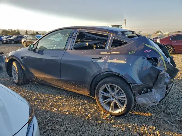 7SAYGAEE3PF876486 2023 TESLA MODEL Y - Image 2