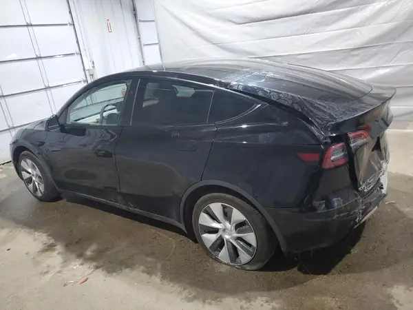 7SAYGAEE3PF932135 2023 TESLA MODEL Y - Image 2