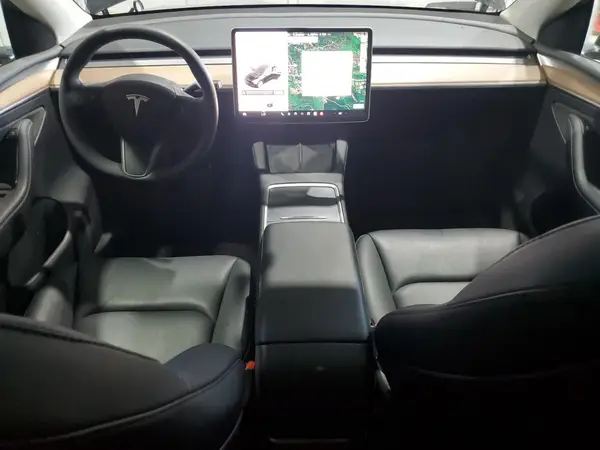 7SAYGAEE3PF932135 2023 TESLA MODEL Y - Image 8