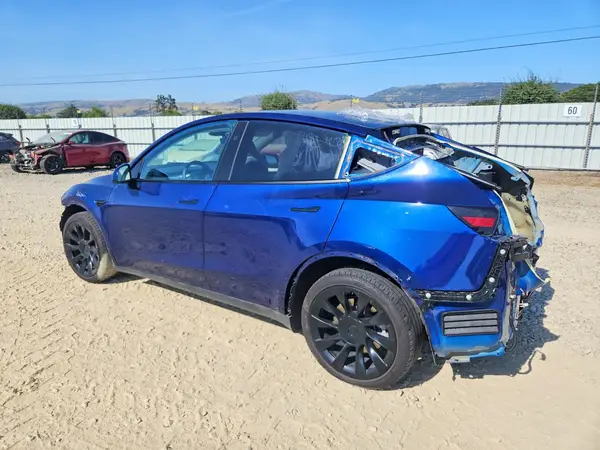 7SAYGAEE3PF960761 2023 TESLA MODEL Y - Image 2