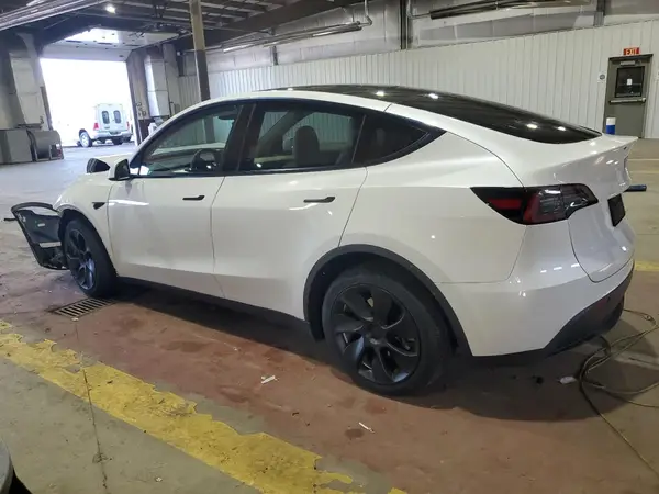 7SAYGAEE3PF966057 2023 TESLA MODEL Y - Image 2