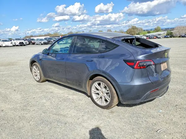 7SAYGAEE3PF969556 2023 TESLA MODEL Y - Image 2