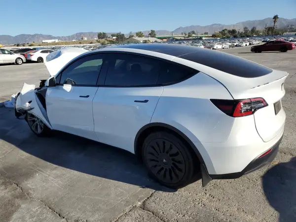 7SAYGAEE3PF977334 2023 TESLA MODEL Y - Image 2