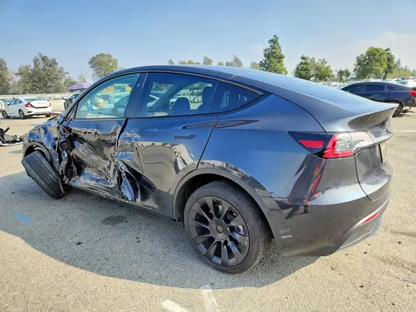 7SAYGAEE3RF002092 2024 TESLA MODEL Y - Image 2