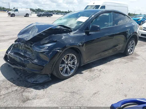 7SAYGAEE3RF024271 2024 TESLA MODEL Y - Image 2
