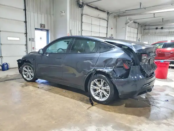 7SAYGAEE3RF038008 2024 TESLA MODEL Y - Image 2