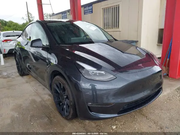 7SAYGAEE3RF039918 2024 TESLA MODEL Y - Image 1
