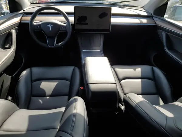 7SAYGAEE3RF052541 2024 TESLA MODEL Y - Image 8