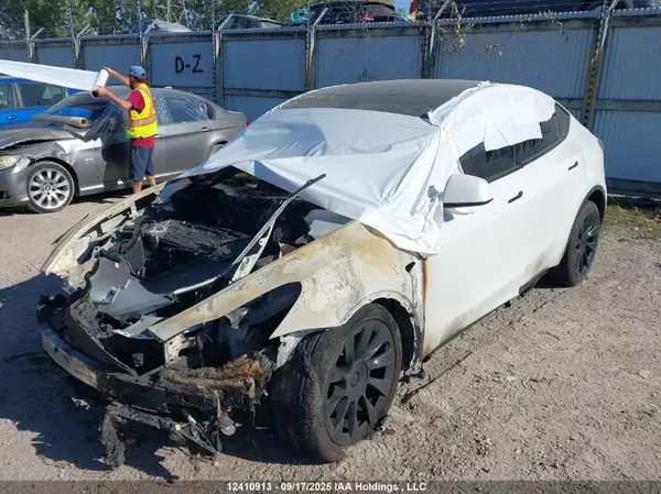 7SAYGAEE3RF058856 2024 TESLA MODEL Y - Image 2