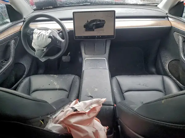 7SAYGAEE3RF063829 2024 TESLA MODEL Y - Image 8