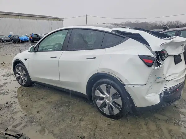 7SAYGAEE3RF064236 2024 TESLA MODEL Y - Image 2