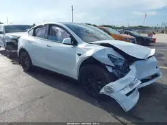 7SAYGAEE3RF103813 2024 TESLA MODEL Y