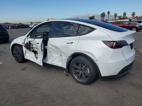 7SAYGAEE3RF124841 2024 TESLA MODEL Y - Image 2