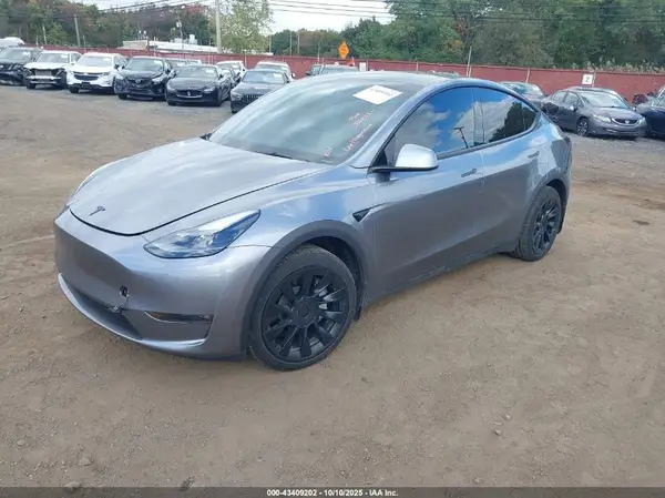 7SAYGAEE3RF133068 2024 TESLA MODEL Y - Image 2