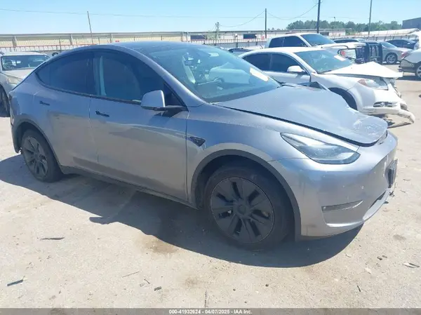 7SAYGAEE3RF153644 2024 TESLA MODEL Y - Image 1