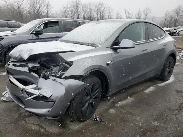 7SAYGAEE3RF185770 2024 TESLA MODEL Y - Image 1