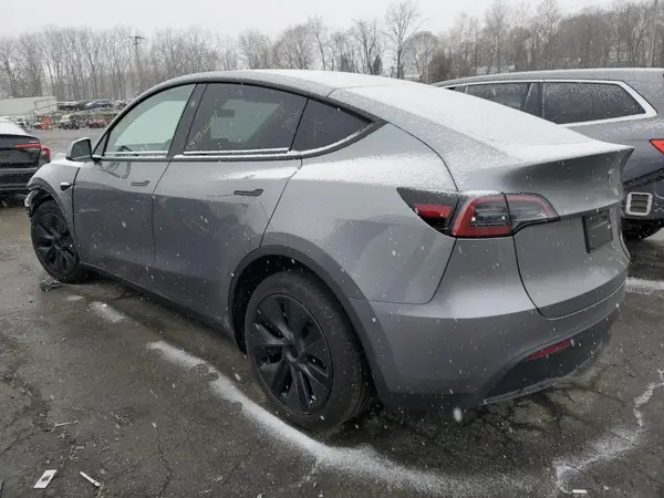 7SAYGAEE3RF185770 2024 TESLA MODEL Y - Image 2