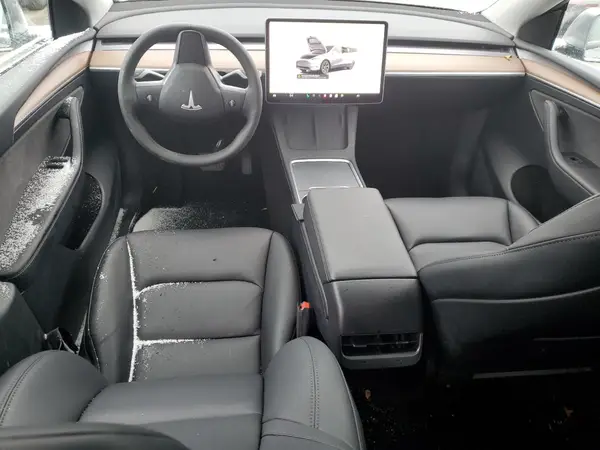 7SAYGAEE3RF185770 2024 TESLA MODEL Y - Image 8