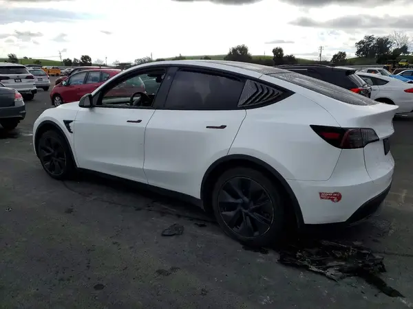 7SAYGAEE3RF208111 2024 TESLA MODEL Y - Image 2