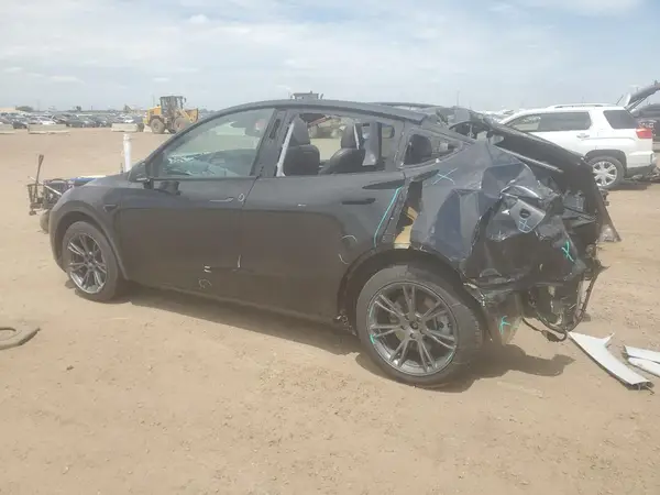 7SAYGAEE3RF211011 2024 TESLA MODEL Y - Image 2