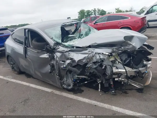 7SAYGAEE3RF212921 2024 TESLA MODEL Y - Image 1