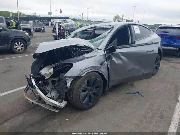 7SAYGAEE3RF212921 2024 TESLA MODEL Y - Image 2