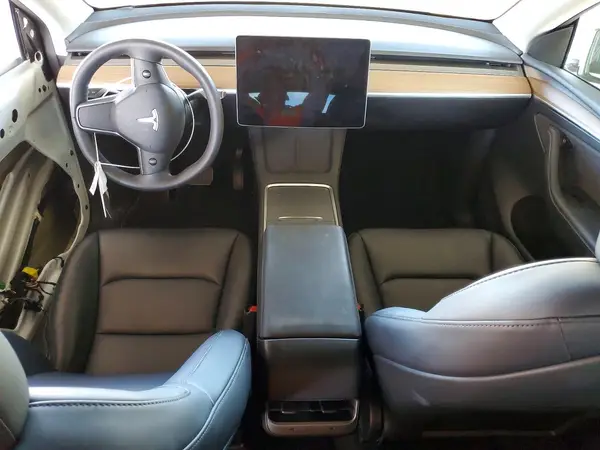 7SAYGAEE3SF239784 2025 TESLA MODEL Y - Image 8