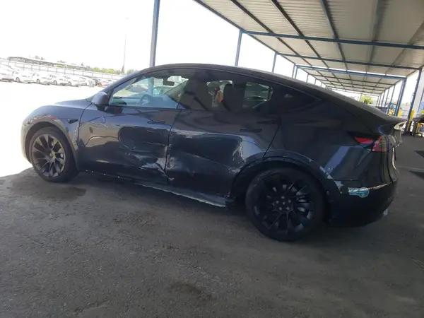 7SAYGAEE3SF245892 2025 TESLA MODEL Y - Image 2