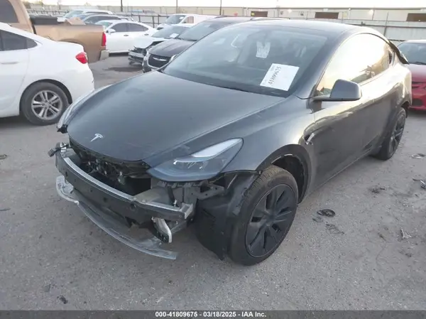 7SAYGAEE3SF257640 2025 TESLA MODEL Y - Image 2