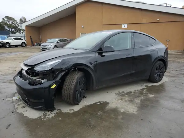7SAYGAEE3SF257704 2025 TESLA MODEL Y - Image 1