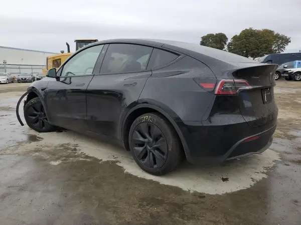 7SAYGAEE3SF257704 2025 TESLA MODEL Y - Image 2