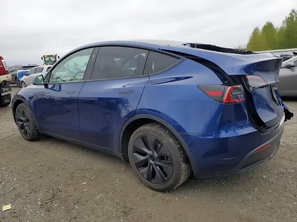 7SAYGAEE3SF287107 2025 TESLA MODEL Y - Image 2
