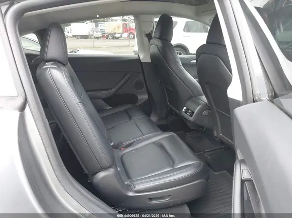 7SAYGAEE3SF292260 2025 TESLA MODEL Y - Image 8