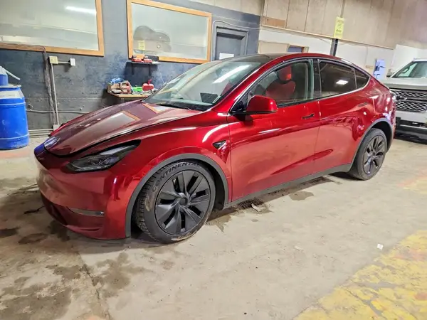 7SAYGAEE3SF306075 2025 TESLA MODEL Y - Image 1