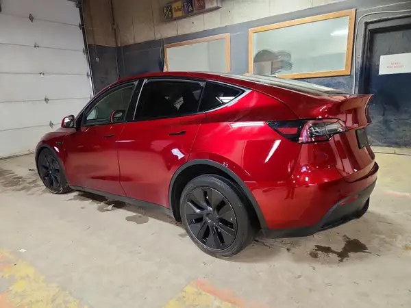 7SAYGAEE3SF306075 2025 TESLA MODEL Y - Image 2