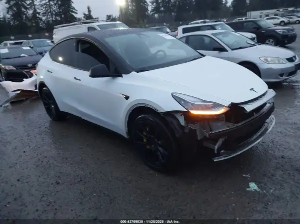 7SAYGAEE4NF337341 2022 TESLA MODEL Y - Image 1