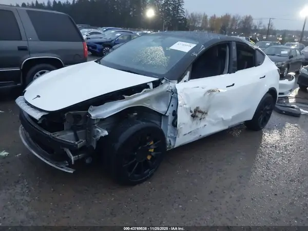 7SAYGAEE4NF337341 2022 TESLA MODEL Y - Image 2