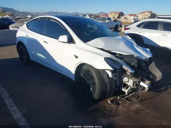 7SAYGAEE4NF351577 2022 TESLA MODEL Y - Image 1