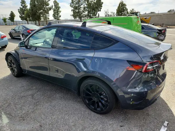 7SAYGAEE4NF352230 2022 TESLA MODEL Y - Image 2