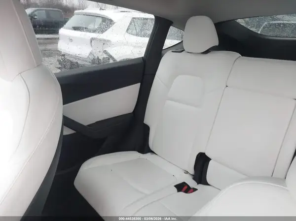 7SAYGAEE4NF362756 2022 TESLA MODEL Y - Image 8