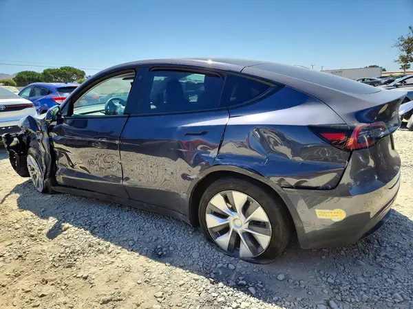 7SAYGAEE4NF391352 2022 TESLA MODEL Y - Image 2