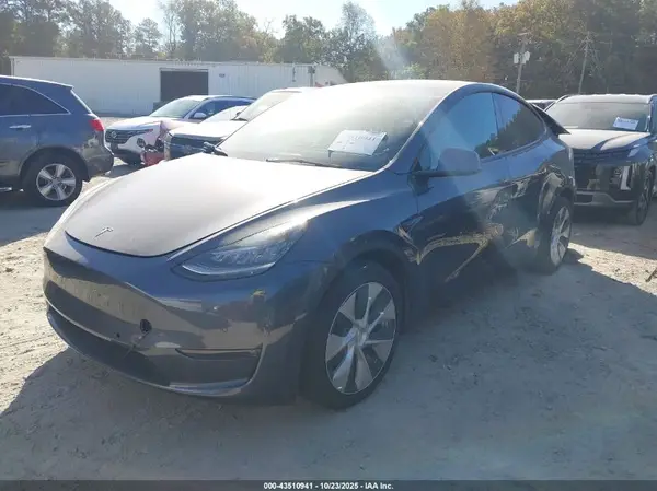 7SAYGAEE4NF400129 2022 TESLA MODEL Y - Image 2