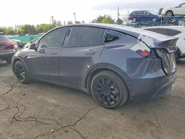 7SAYGAEE4NF400132 2022 TESLA MODEL Y - Image 2