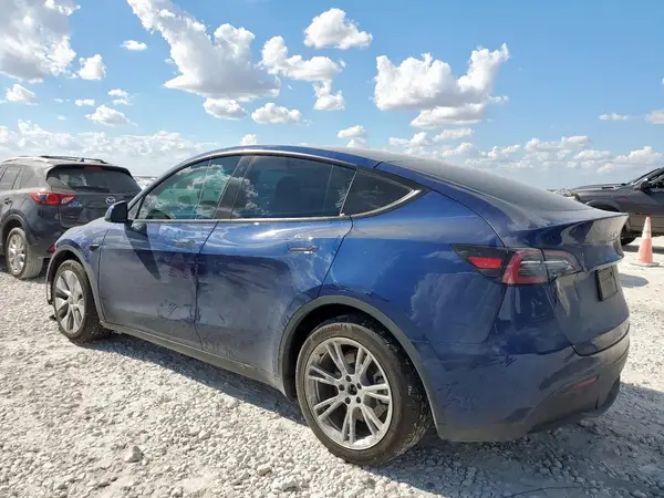 7SAYGAEE4NF415746 2022 TESLA MODEL Y - Image 2