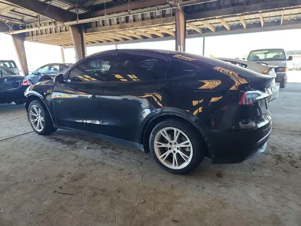 7SAYGAEE4NF428318 2022 TESLA MODEL Y - Image 2