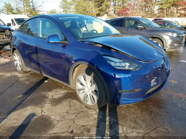 7SAYGAEE4NF428691 2022 TESLA MODEL Y - Image 1